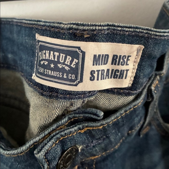 Levi's Signature Mid Rise Straight Blue Jeans Sz 18M - Picture 2 of 4
